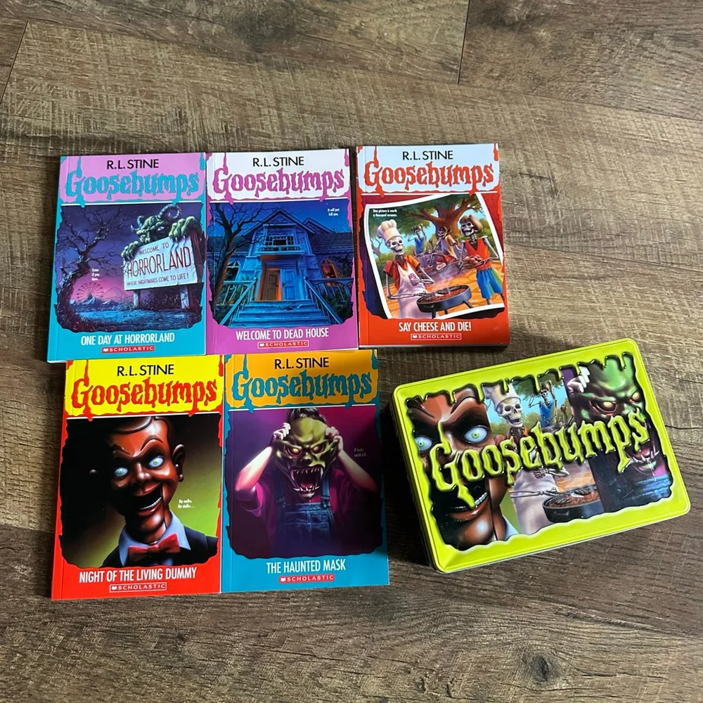 Collectors Scholastic Goosebumps Book Set with metal tin